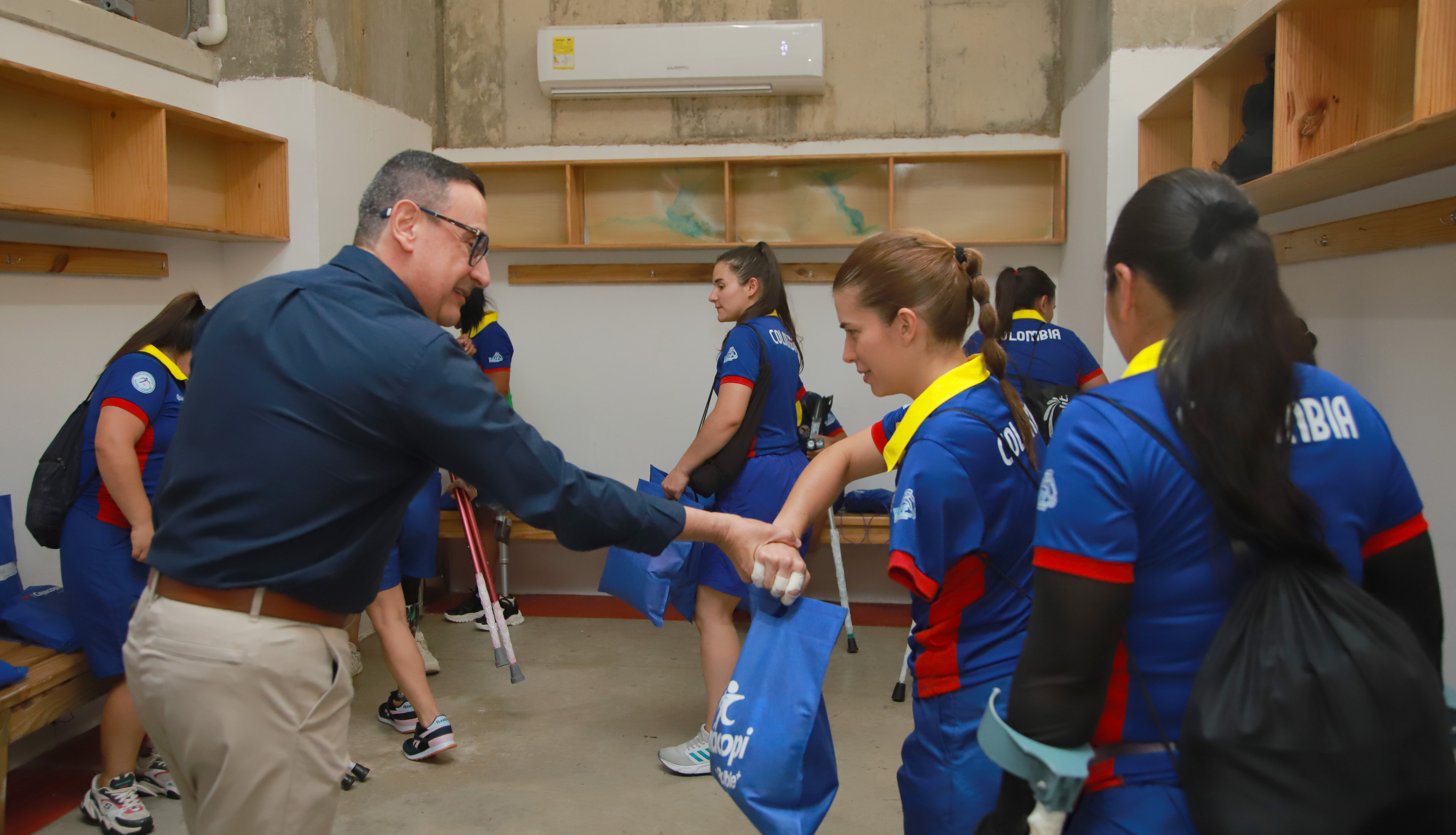 El gerente de Cajacopi en su visita a la selección Colombia. 