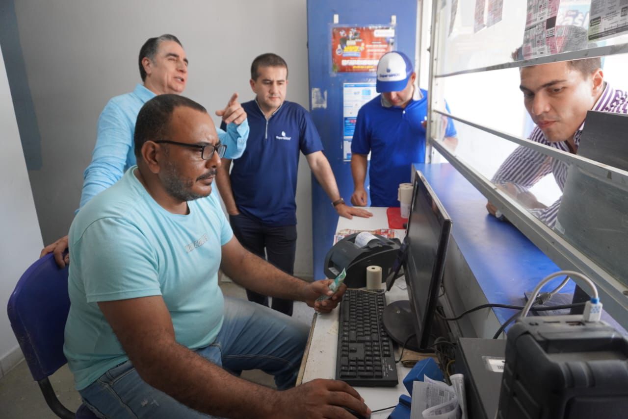 Páez habló con colocadores que hoy regresaron a muchos puntos que habían ordenado cerrar miembros  del  'Clan del Golfo' .