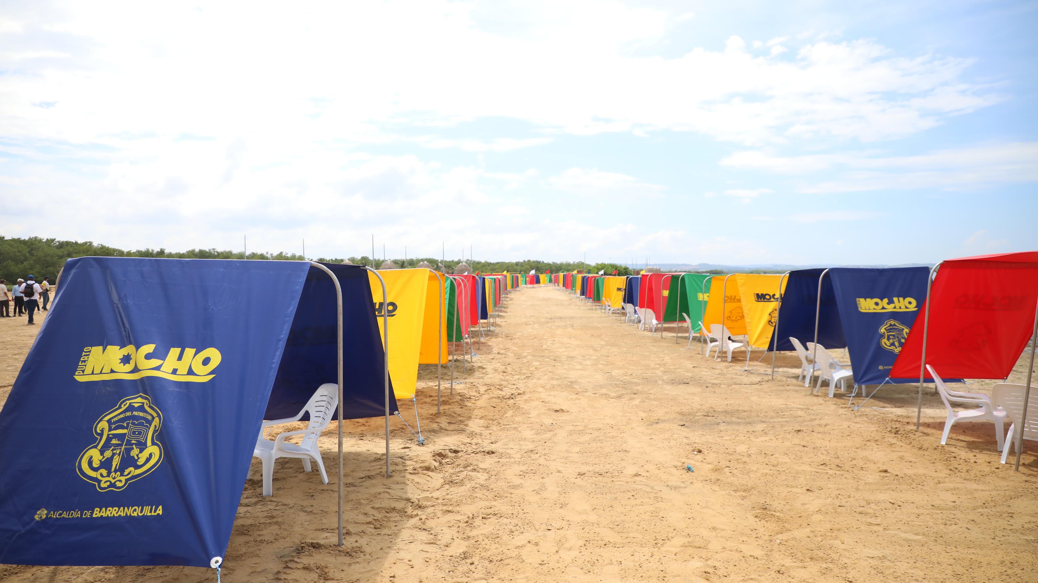 Carpas en las playas de Puerto Mocho.