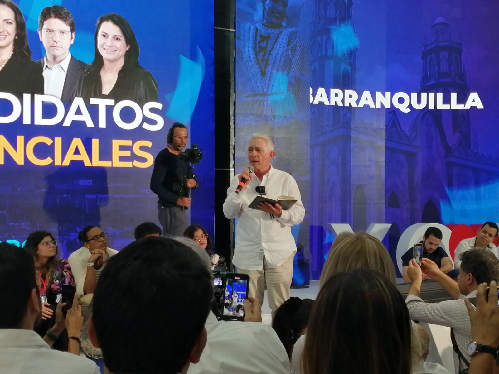 Álvaro Uribe Vélez en el foro de energía este sábado en Barranquilla.