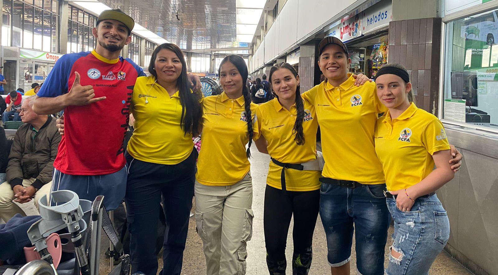 Grupo de jugadoras provenientes vía terrestre del interior del país.