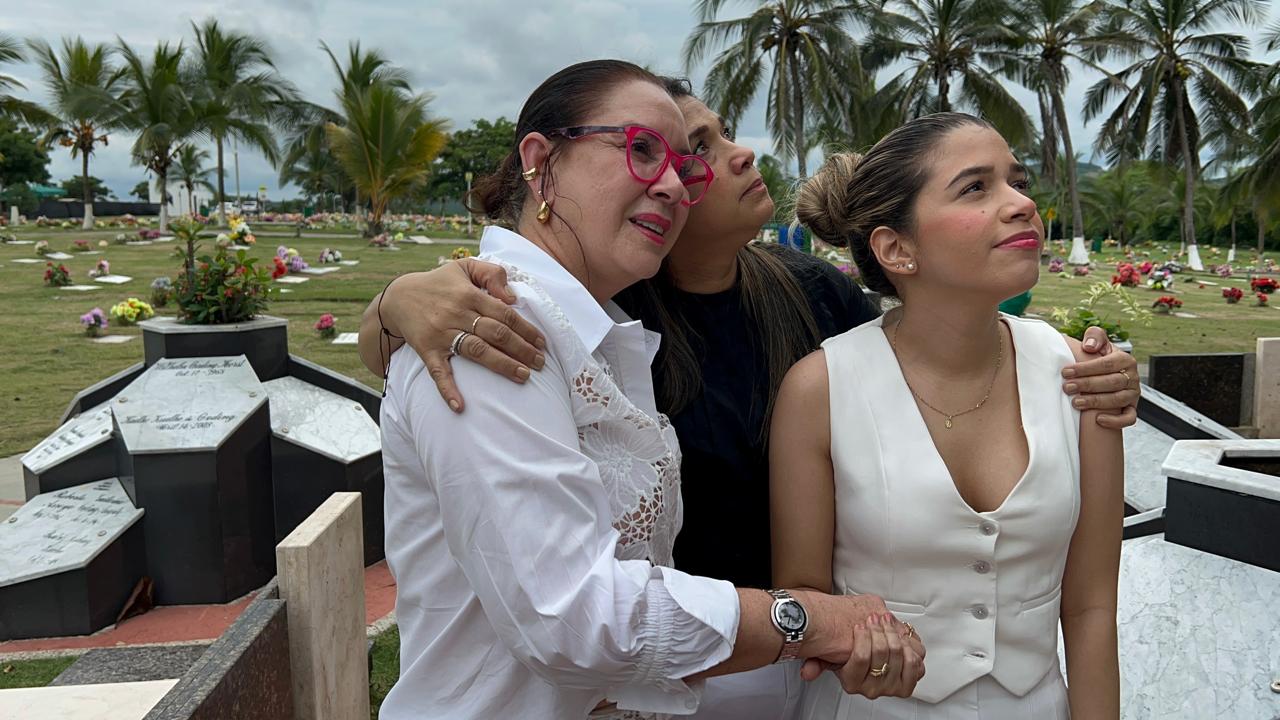 Jacqueline Ramón, Rocío Peralta, esposa el exmánager del Joe, Luis Ojeda y su hija.