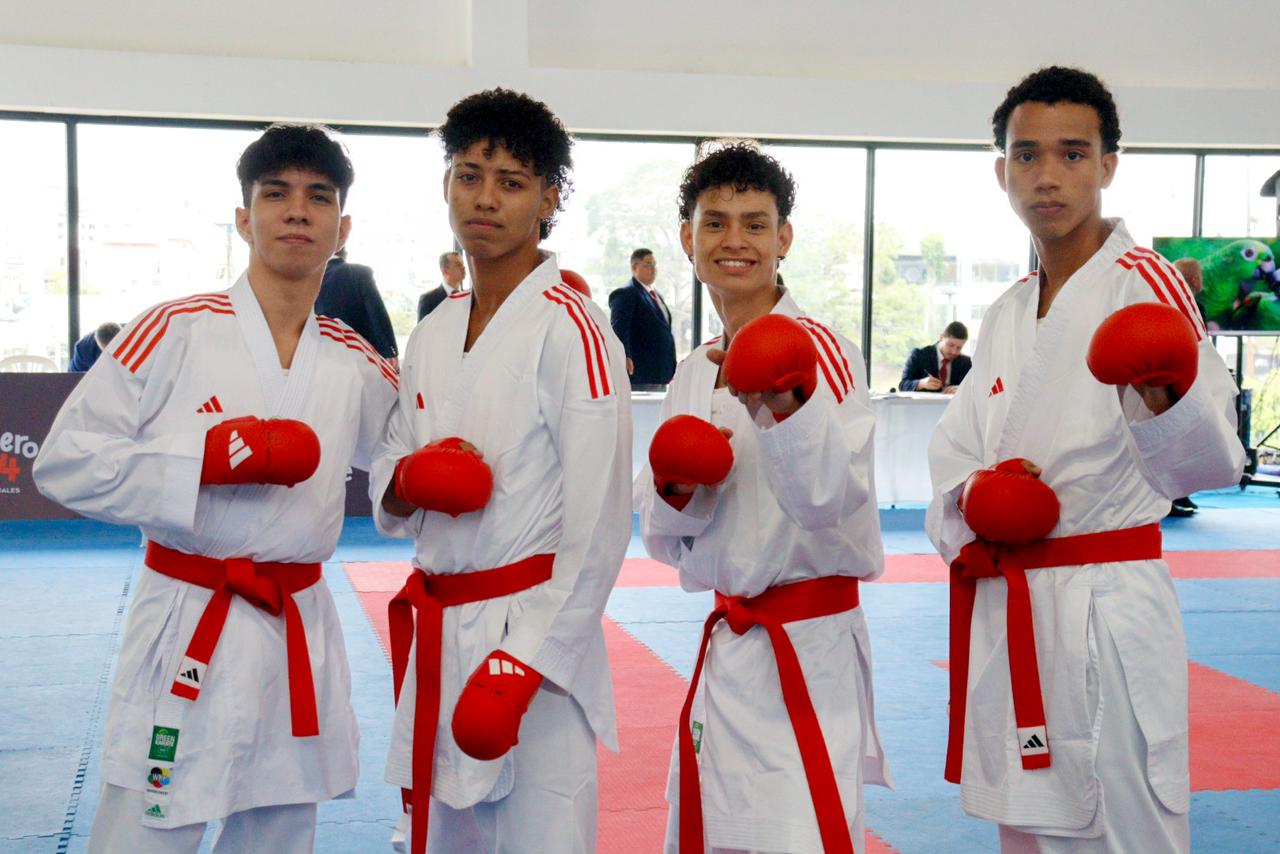 Equipo masculino de karate, bronce en kumite.