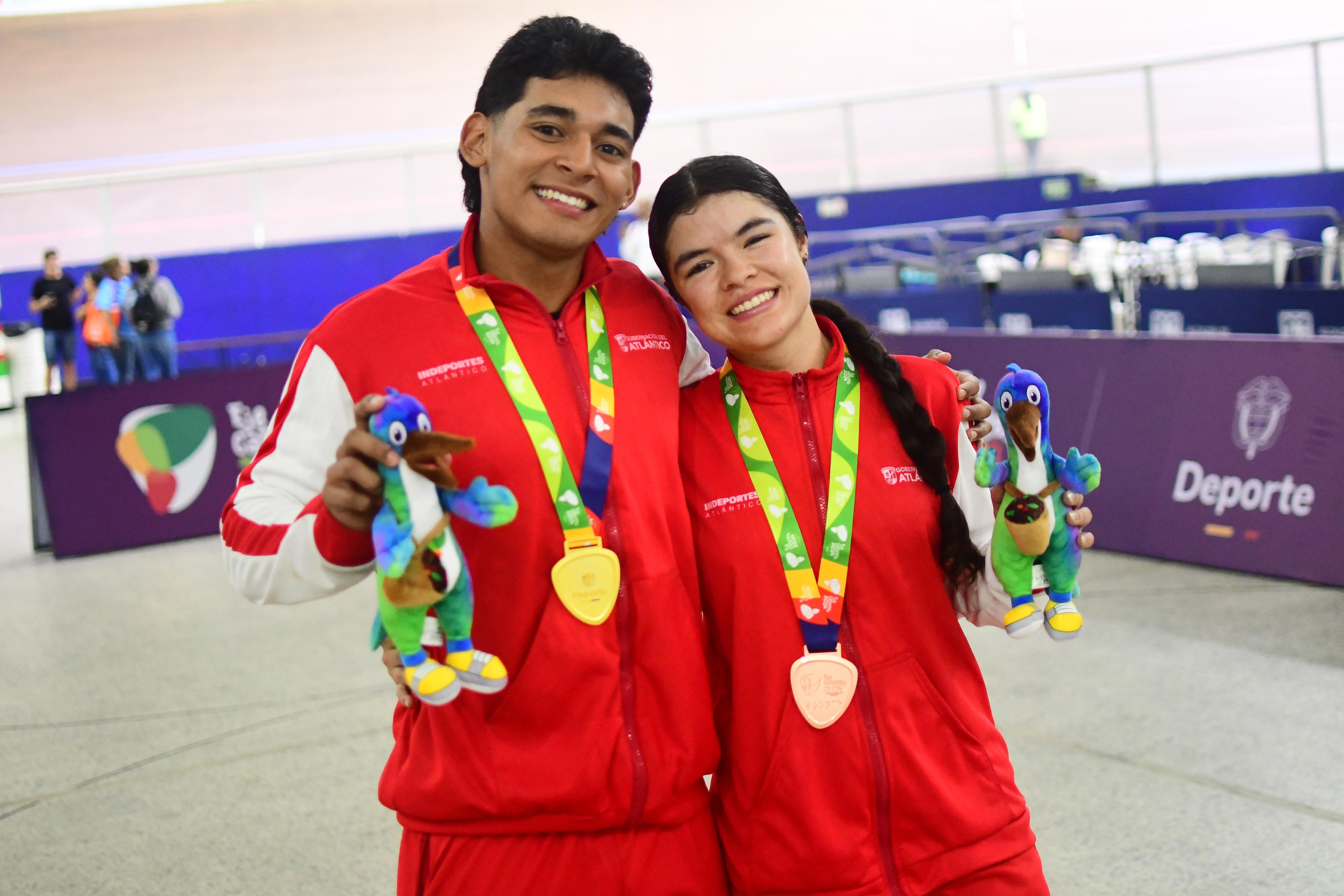 Nicolás Olivera y Carol Ramírez, ciclistas de pista de Atlántico.