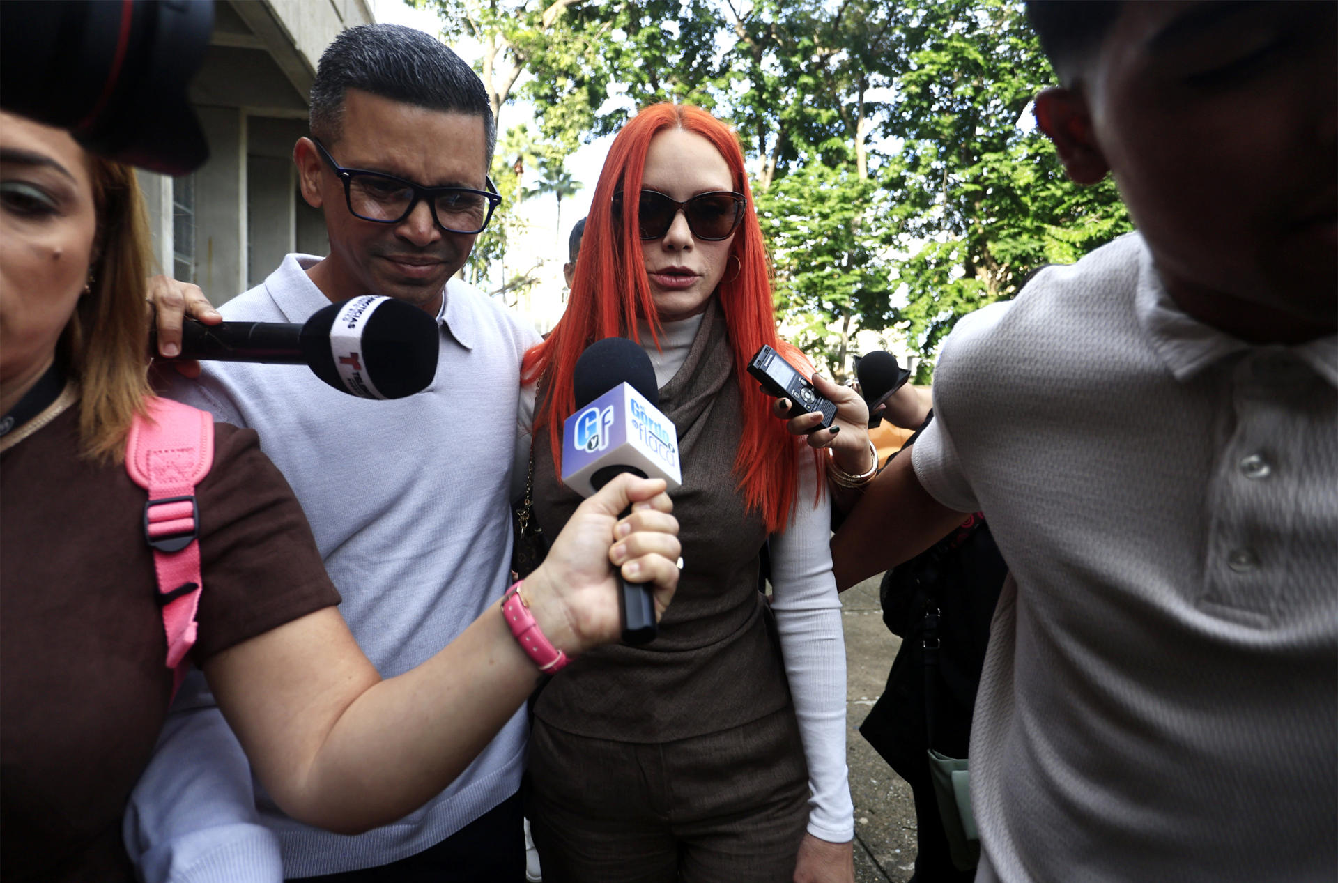 Mireddys González, llegando al tribunal para asistir a una audiencia.