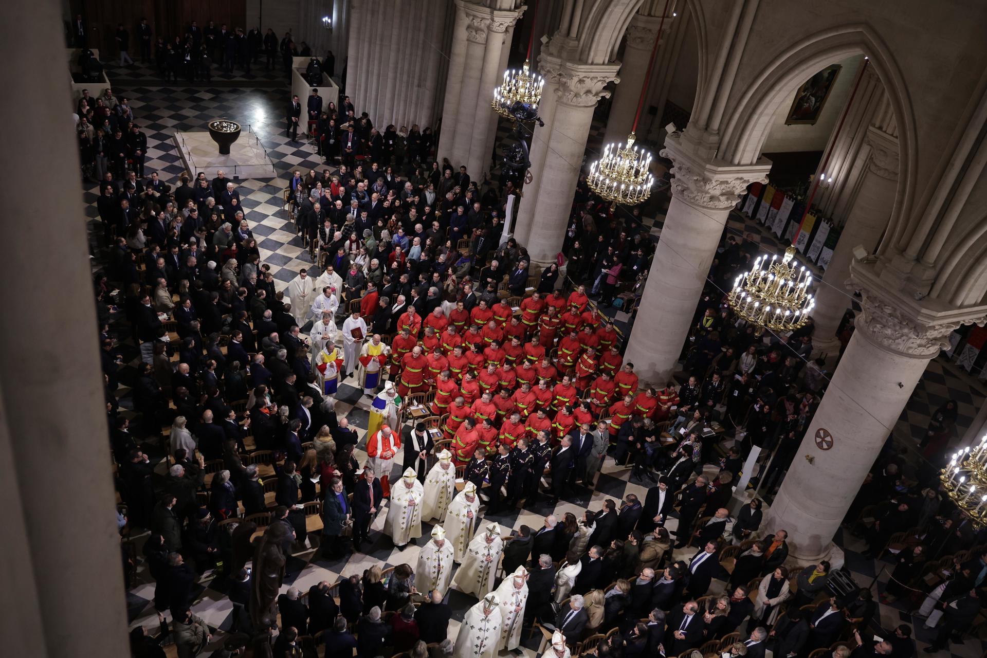 Ceremonia de apertura de la catedral de Notre Dame. 