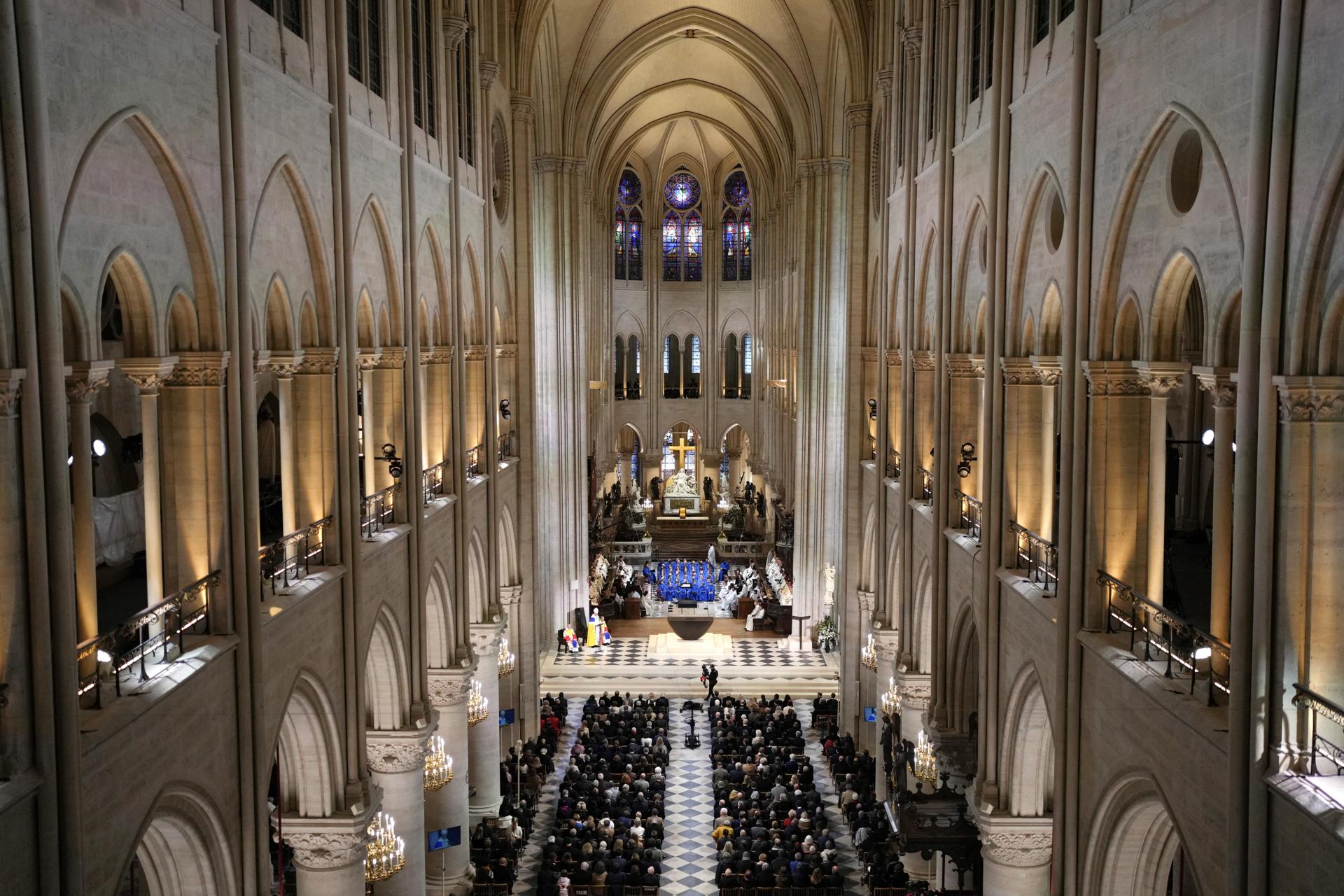 Aspecto de la arquitectura restaurada de Notre Dame. 