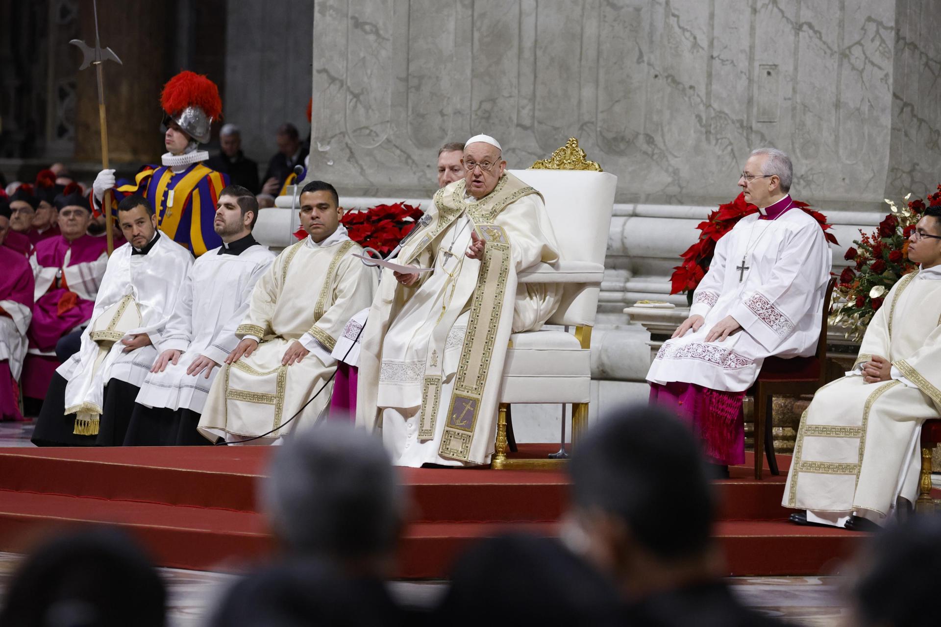 El Papa Francisco preside la Misa del Gallo en la Basílica de San Pedro 