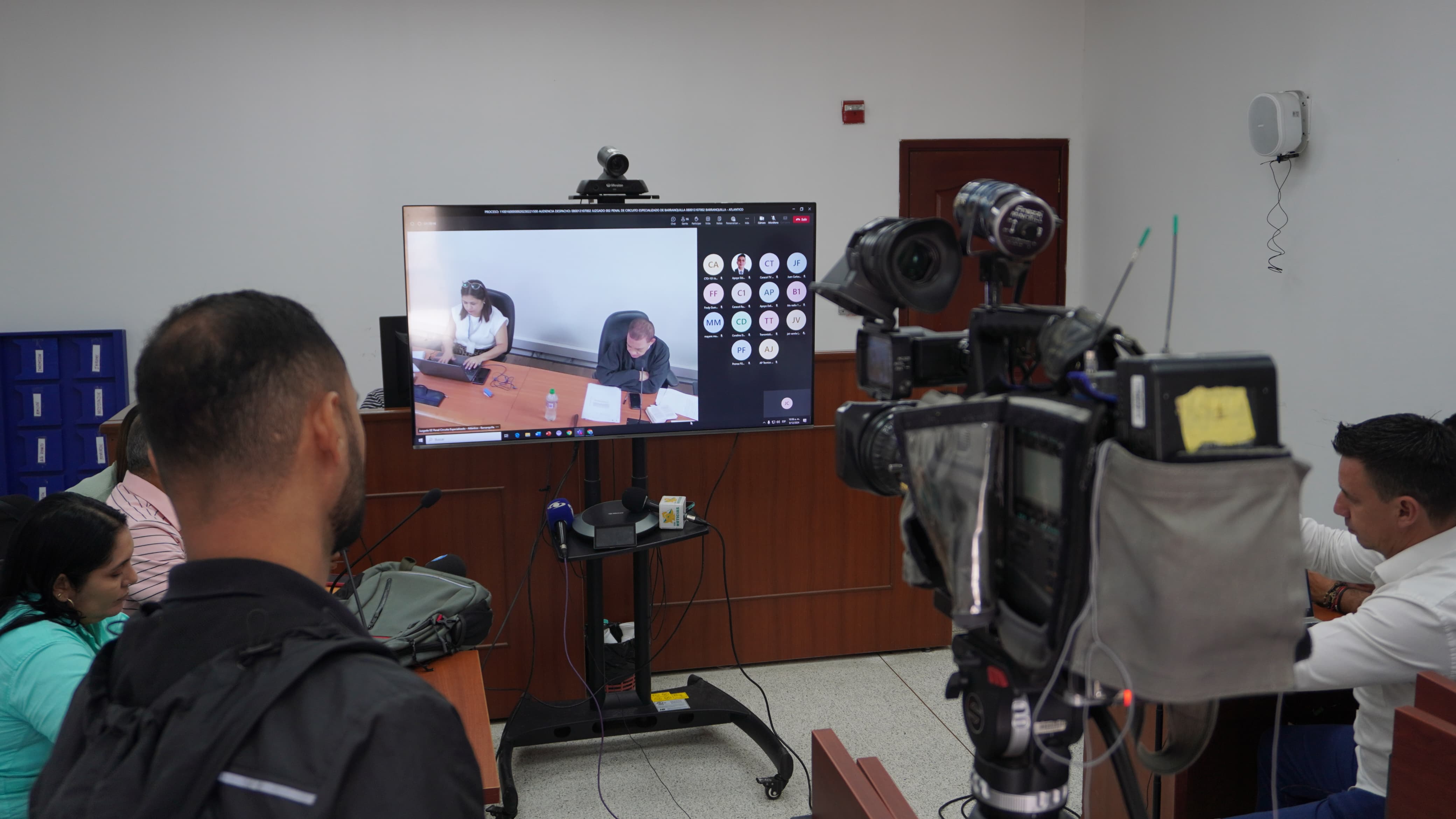 La prensa en la sala alterna de la audiencia preparatoria de juicio.