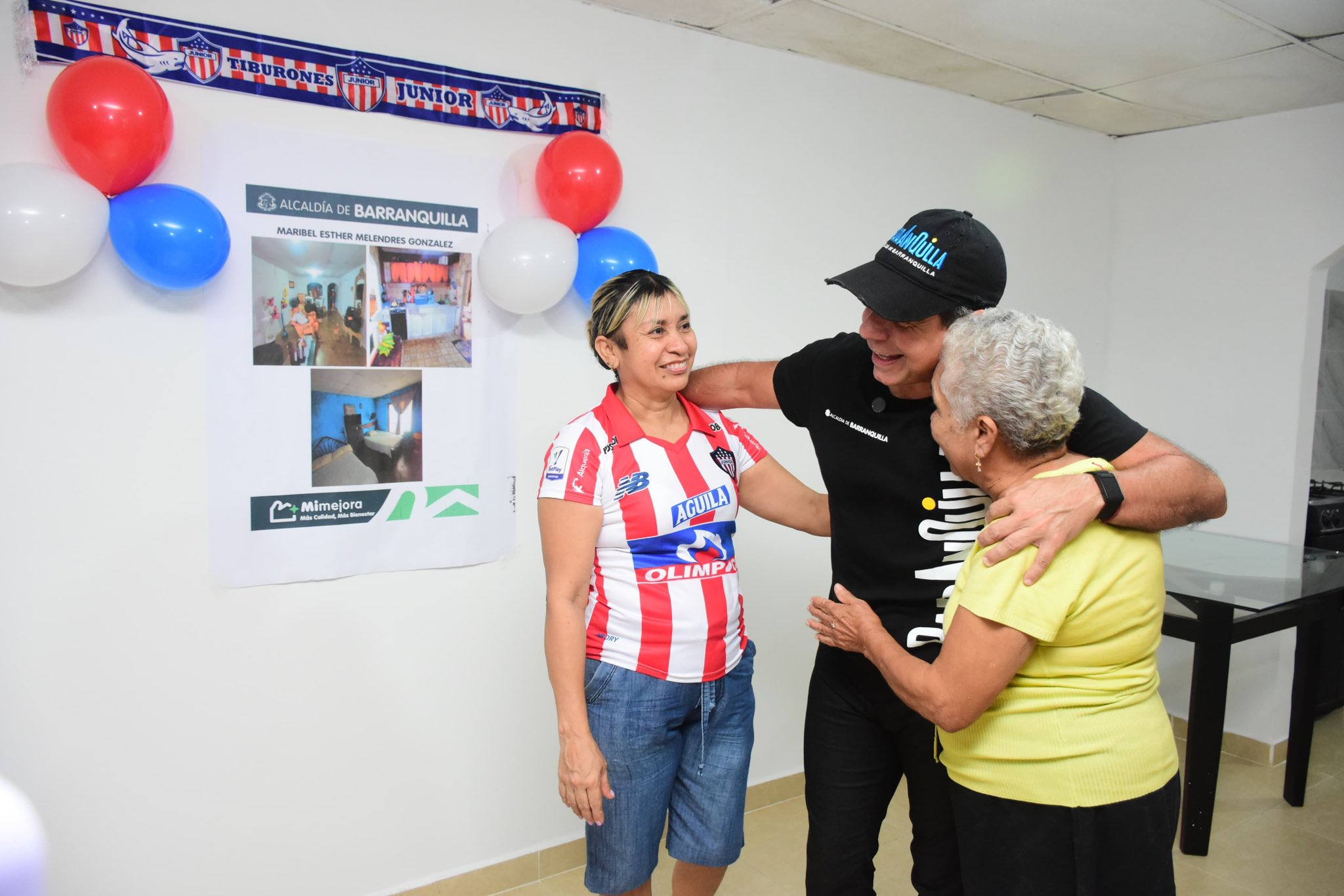 El alcalde Alejandro Char durante la entrega de los mejoramientos de vivienda.