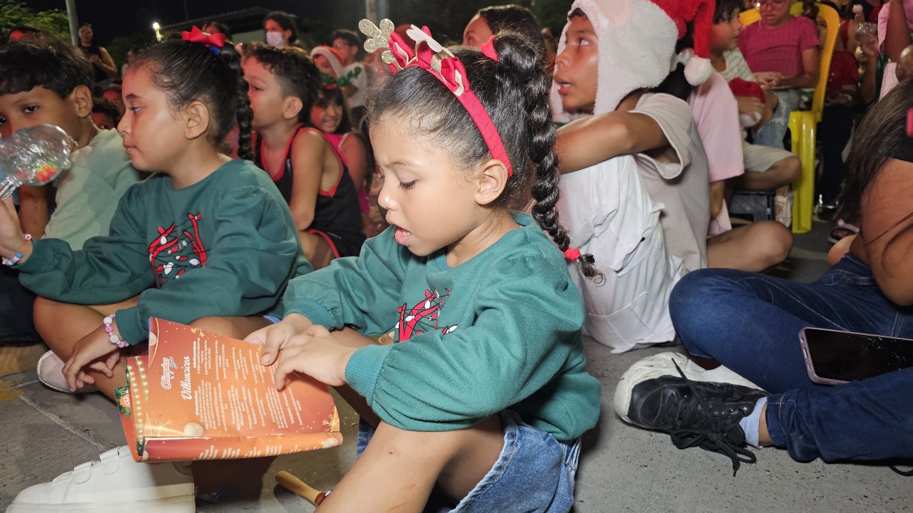 Niños y jóvenes durante la novena.