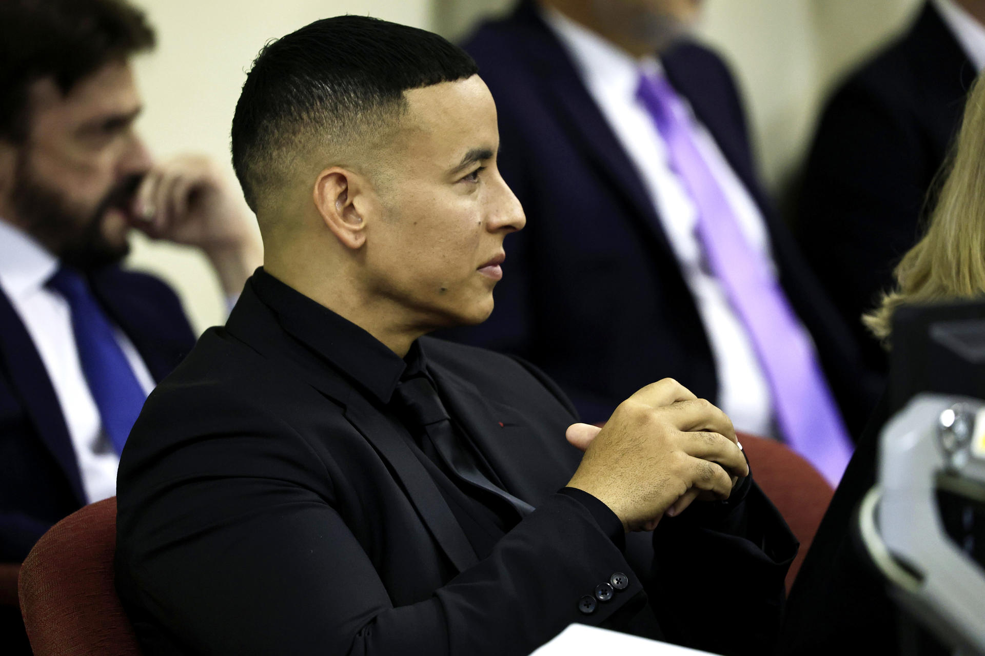 Daddy Yankee, asiste a una audiencia este viernes, en San Juan, Puerto Rico.