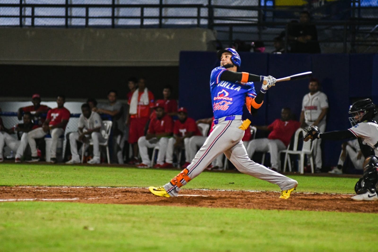 Estamy Ureña bateó un jonrón de tres carreras para Caimanes. 