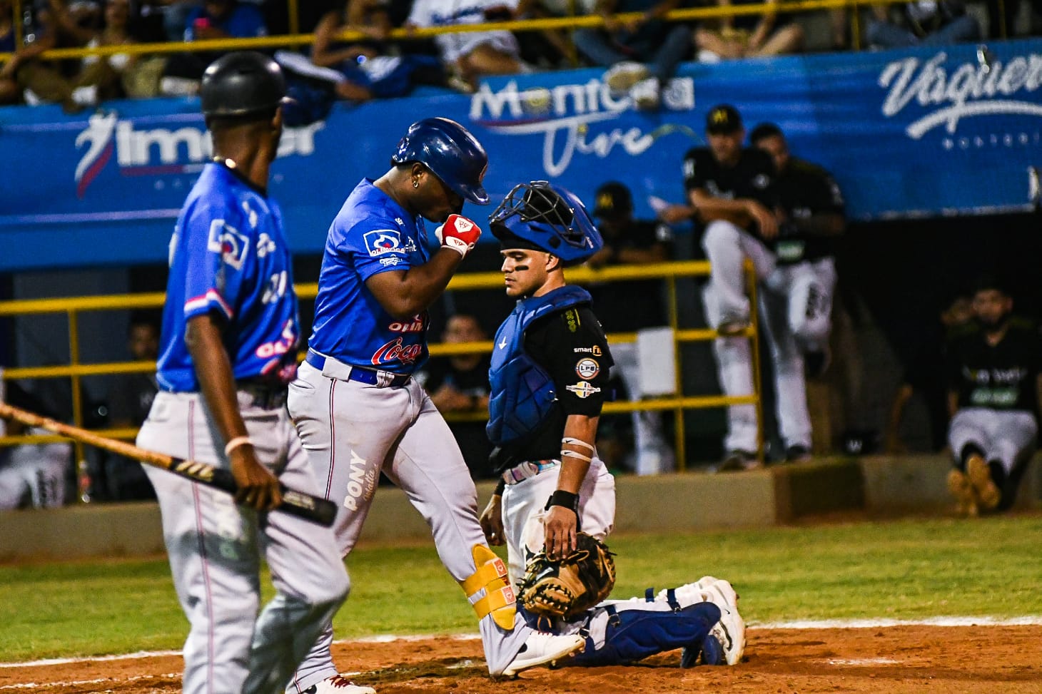 Dilson Herrera llega al plato tras conectar un jonrón solitario en el segundo episodio.