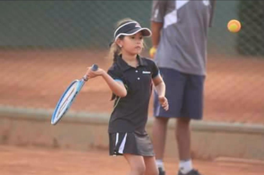 Mariana Higuita cuando comenzaba su camino en el tenis.