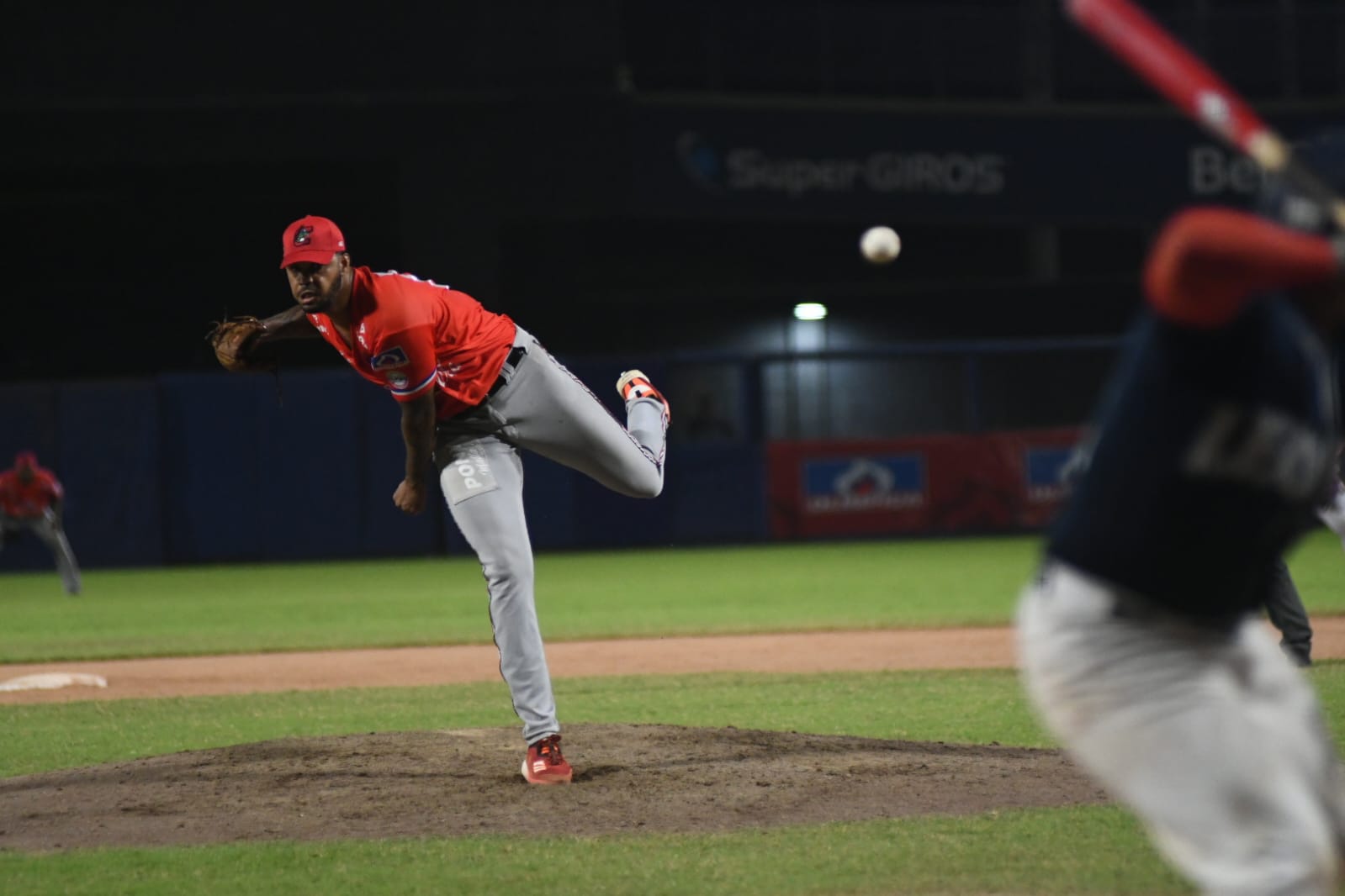 El zurdo Oddy Núñez tiró cinco entradas y fue el pitcher ganador.