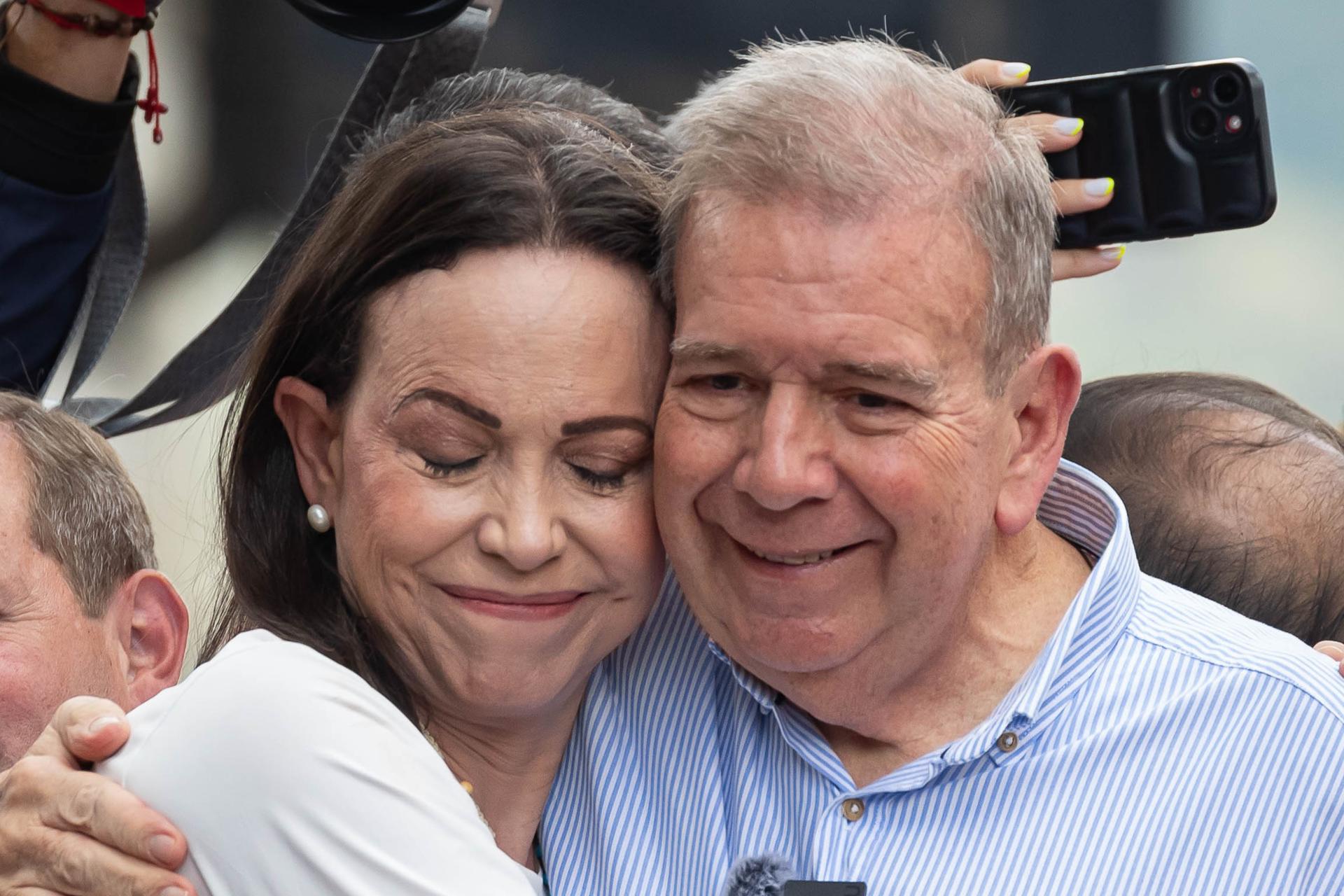 La líder opositora, María Corina Machado, junto a Edmundo González Urrutia. 