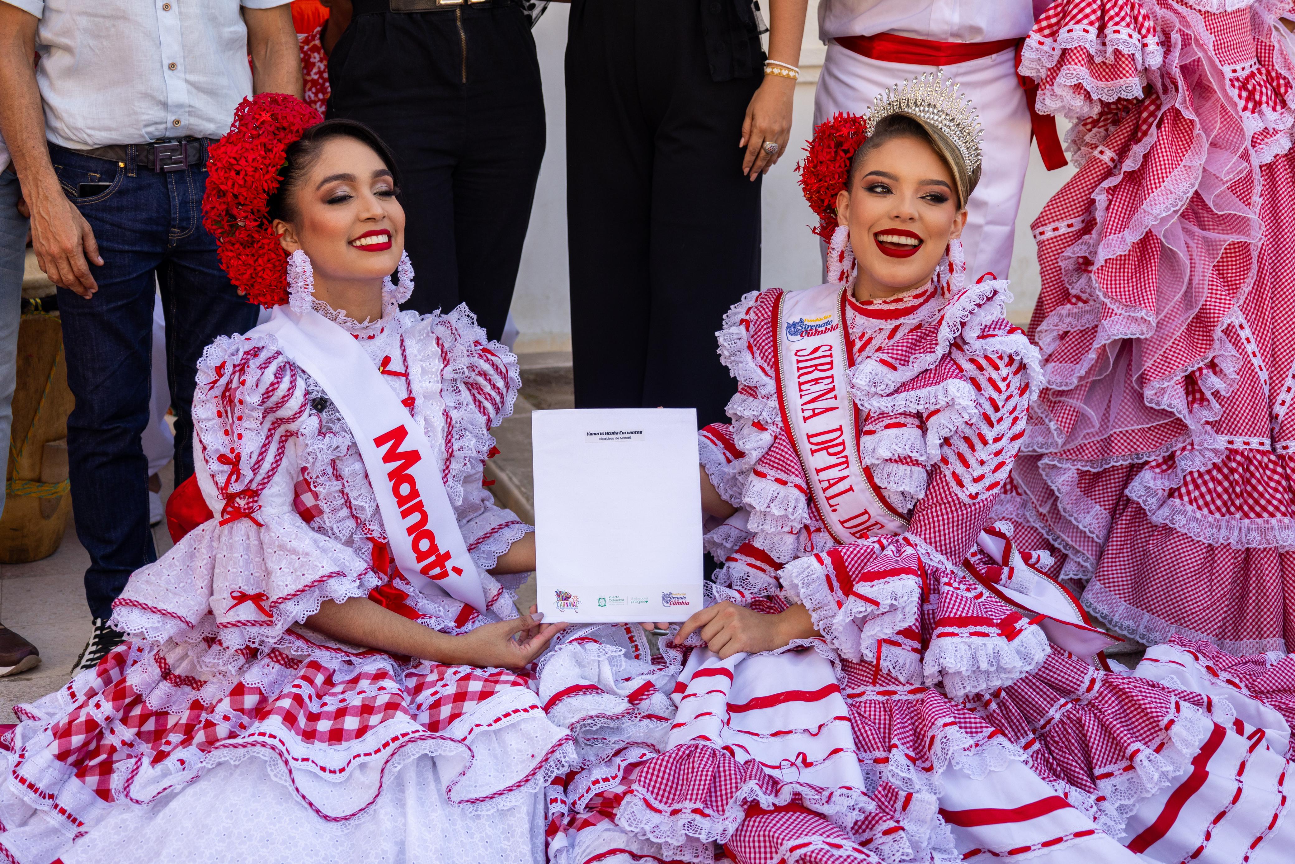 Luisa Fernanda Guerrero, junto a Meliza Pacheco, Sirena Departamental de la Cumbia 2024.