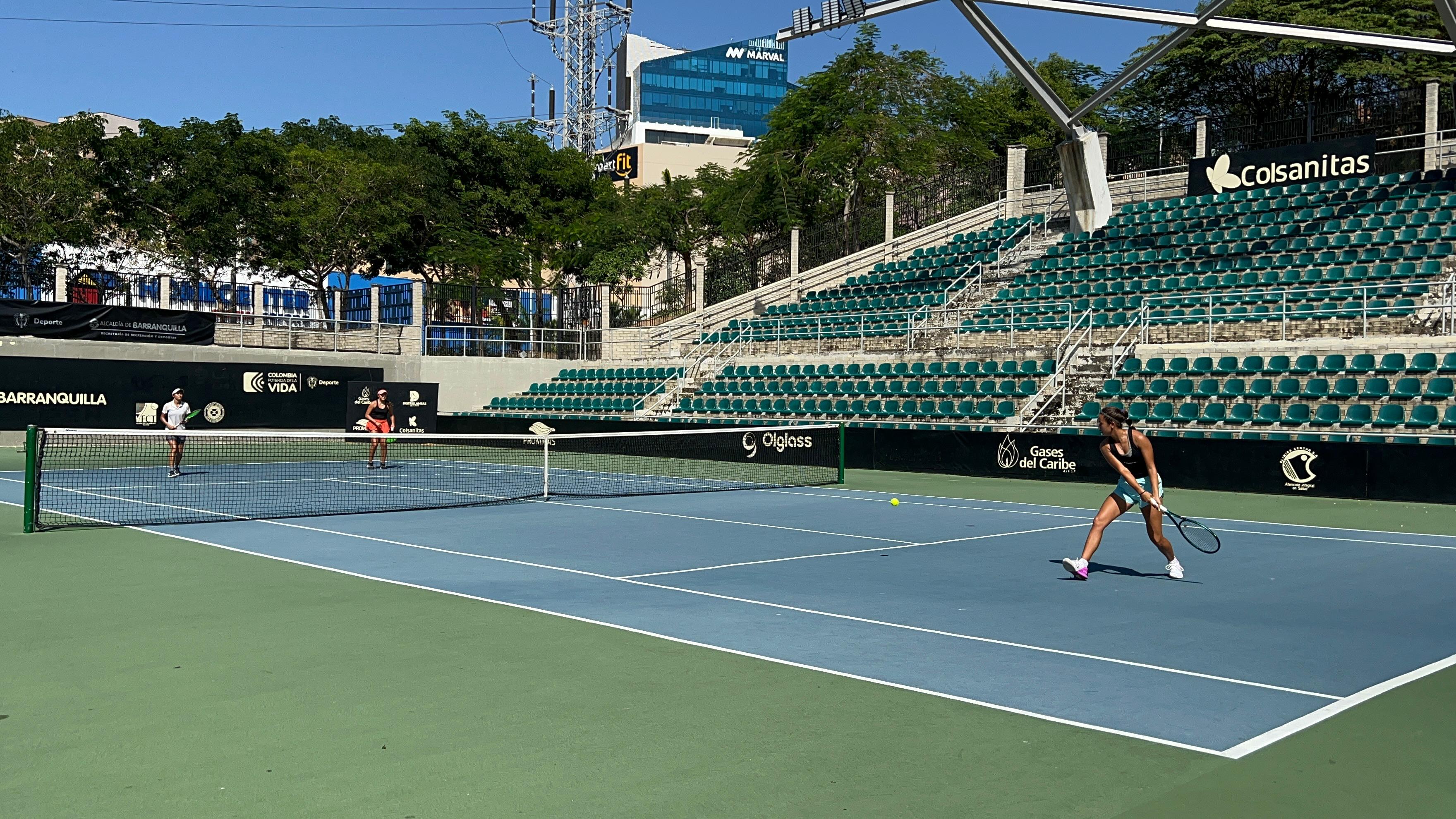 Mariana Higuita entrena en el Parque de Raquetas previo al Mundial Juvenil de Tenis.