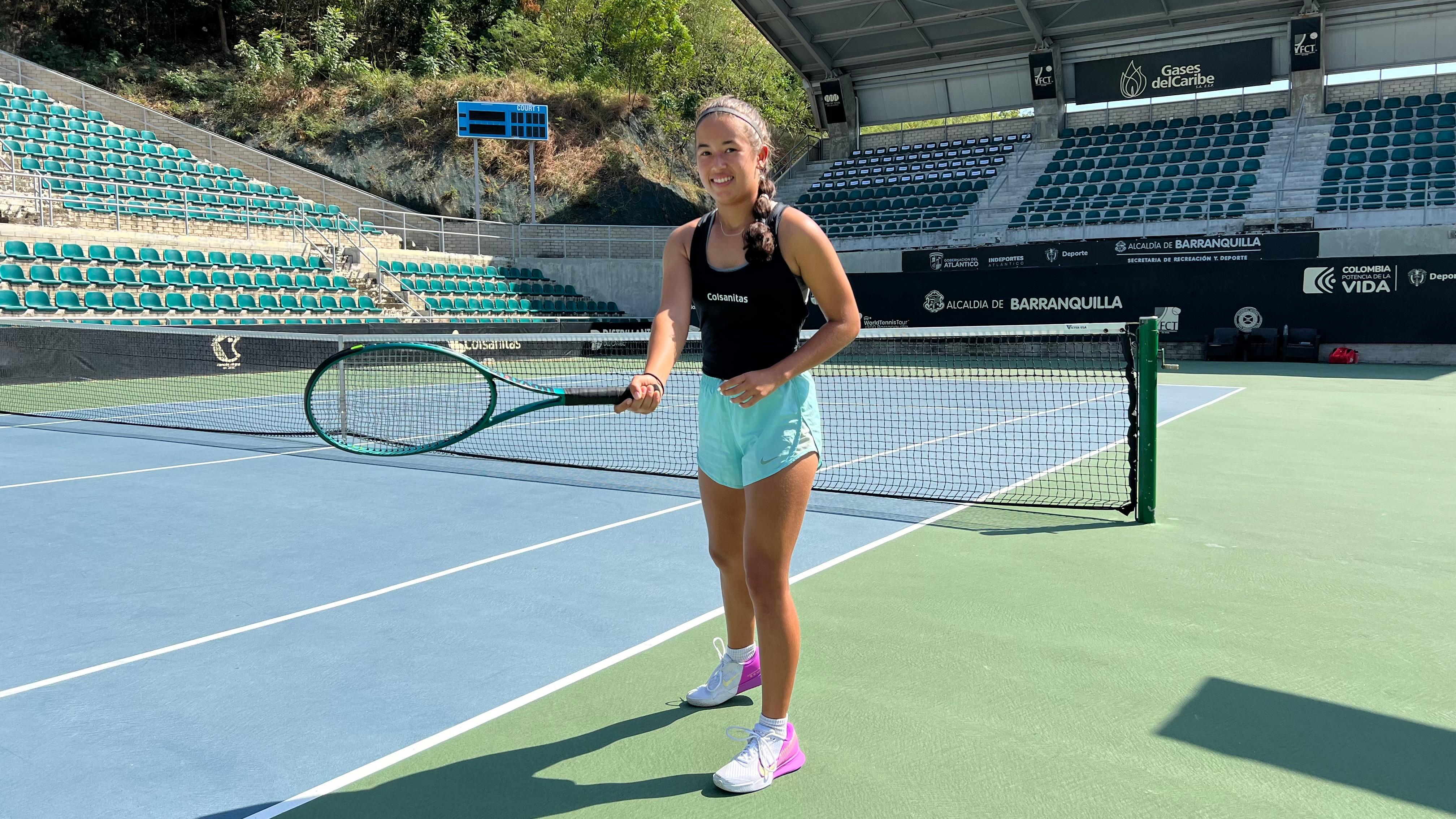 Mariana Higuita entrena en el Parque de Raquetas previo al Mundial Juvenil de Tenis.