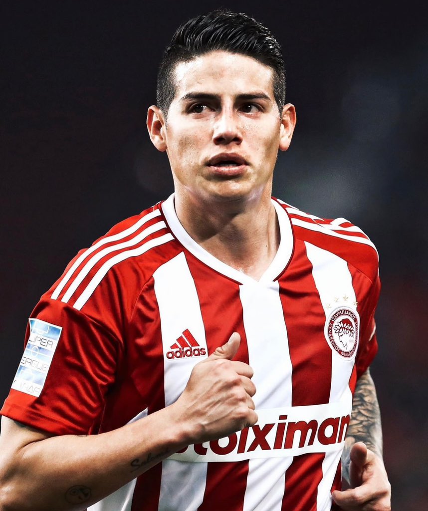 James Rodríguez en un partido con Olympiacos.