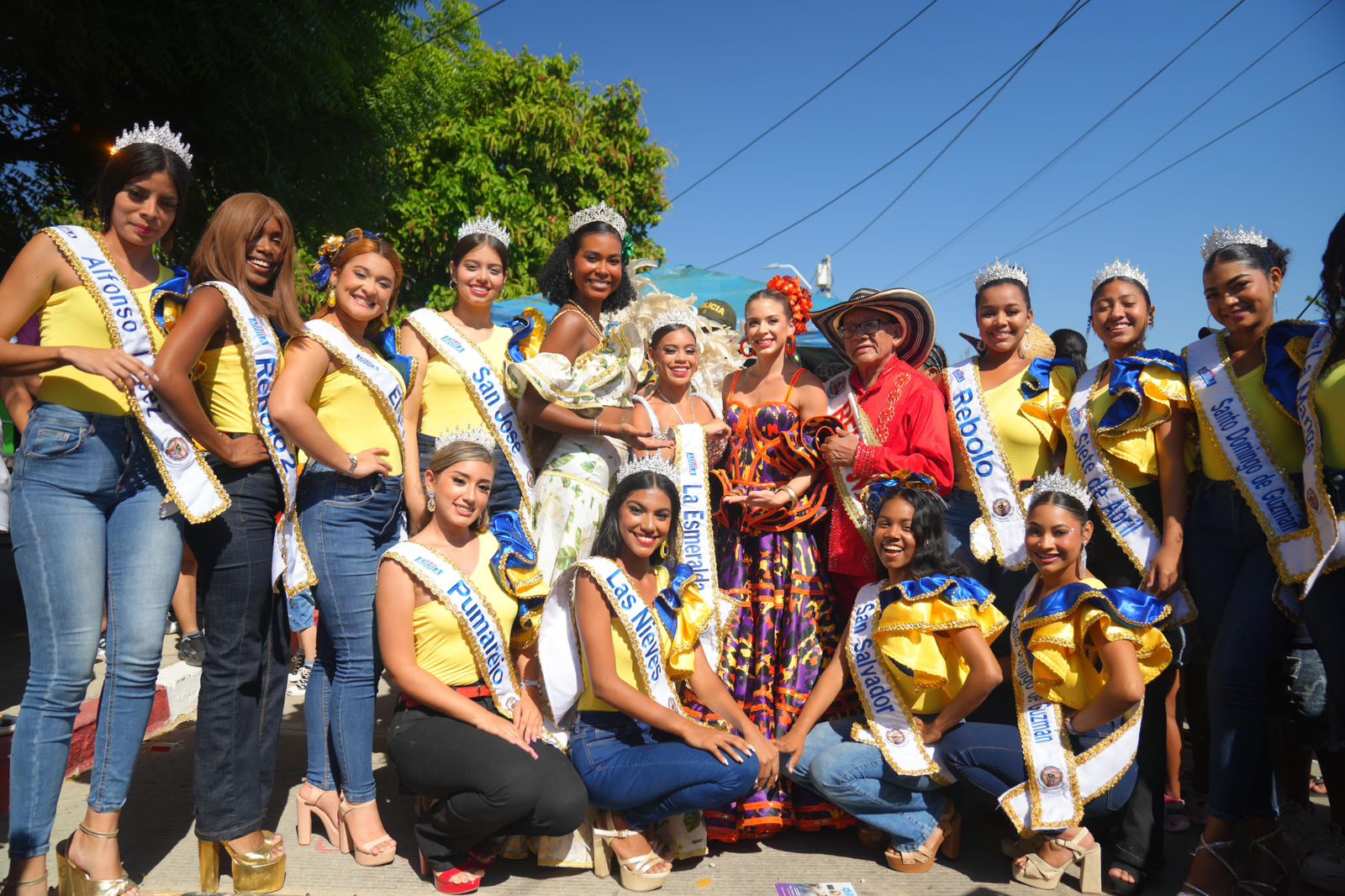 Recorrido carnavalero con el Reinado Popular.