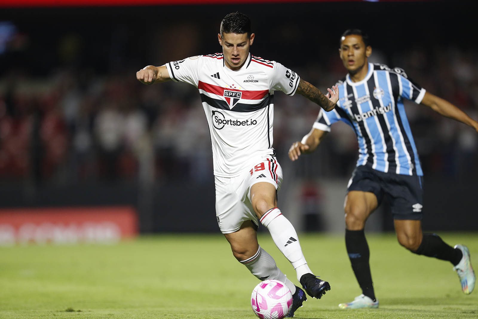 James Rodríguez jugando con Sao Paulo en el Brasileirao.