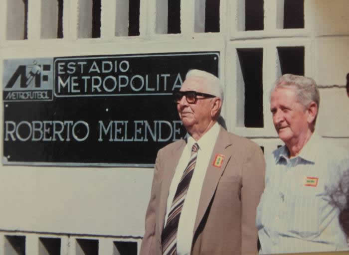 A chelo se le debe el nombre al Estadio Metropolitano Roberto "El Flaco" Meléndez. Fue el padrino de escenarios deportivos. 