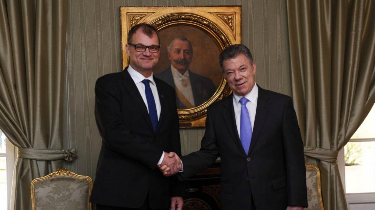 El presidente Santos al lado del primer ministro de Finlandia, Juha Sipilä.