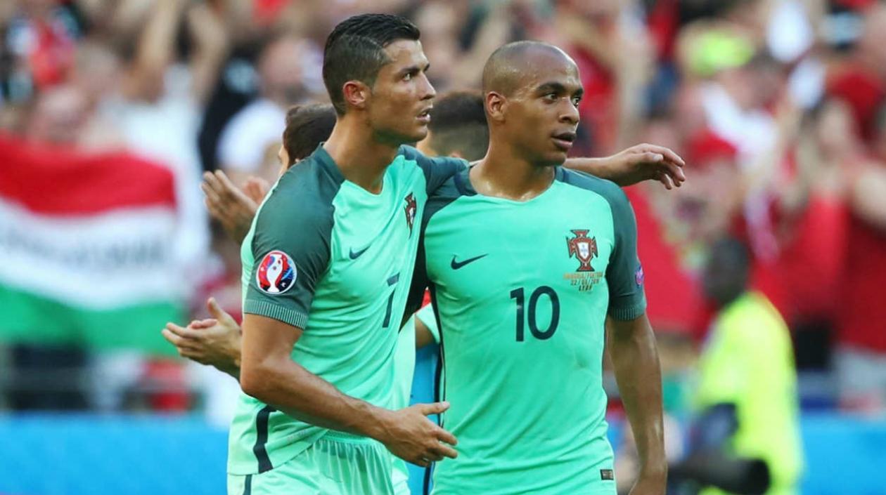 Cristiano Ronaldo y João Mário, jugadores de la selección Portugal. 