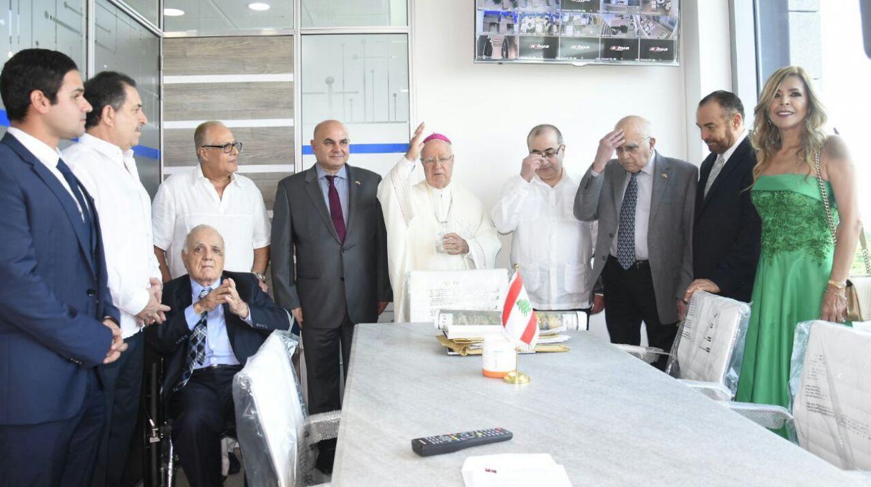 Bendición a cargo de Monseñor Víctor Tamayo, con presencia del Cónsul, Edmundo Feris Yunis y el Embajador, George Abuzaid.