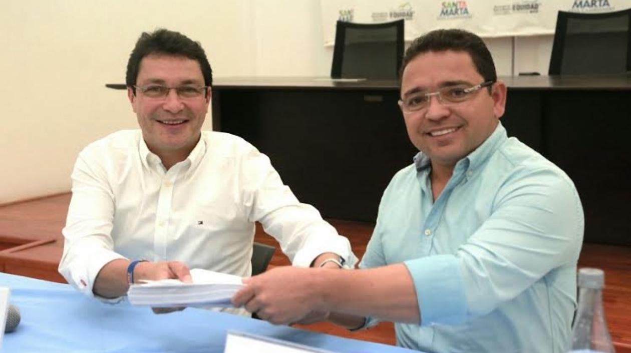 El exalcalde de Santa Marta Carlos Caicedo y el alcalde actual Rafael Martínez.