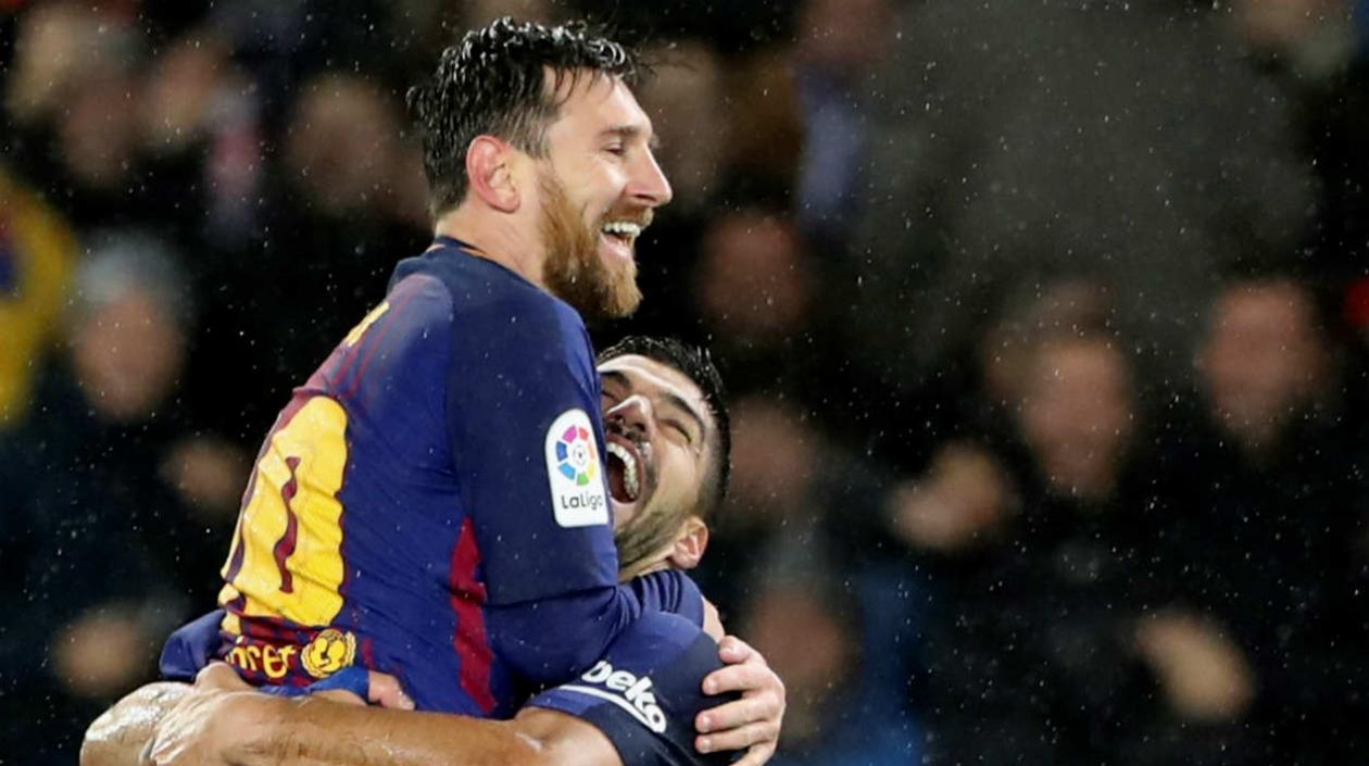 Lionel Messi celebra su gol de tiro libre. 