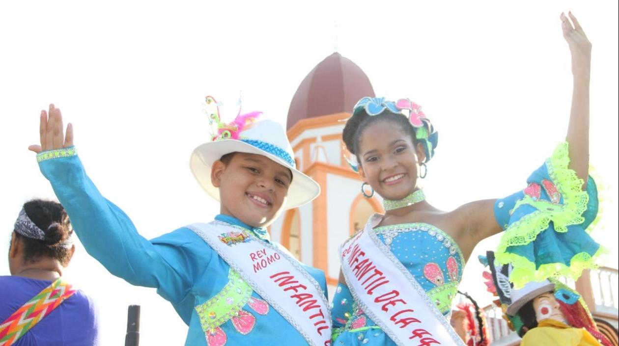Samuel Quintero y Laura Ospino reyes infantiles del Carnaval de la 44.