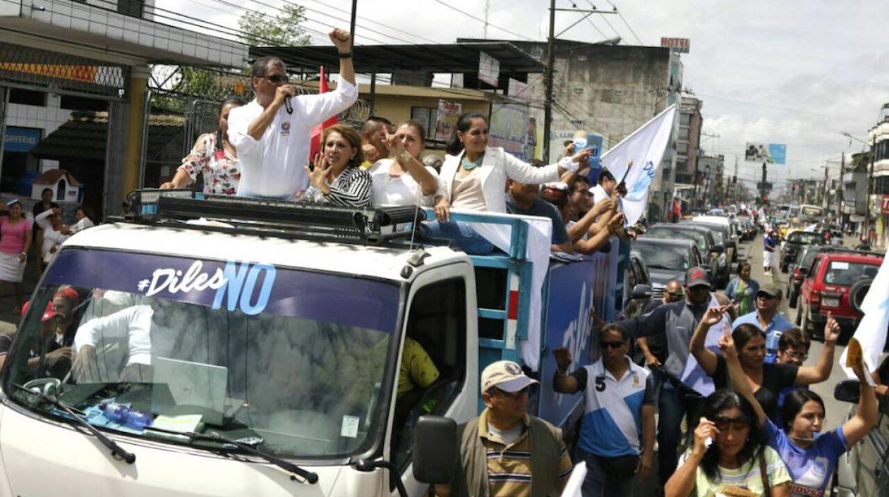 El expresidente Rafael Correa en plena campaña por el "No".