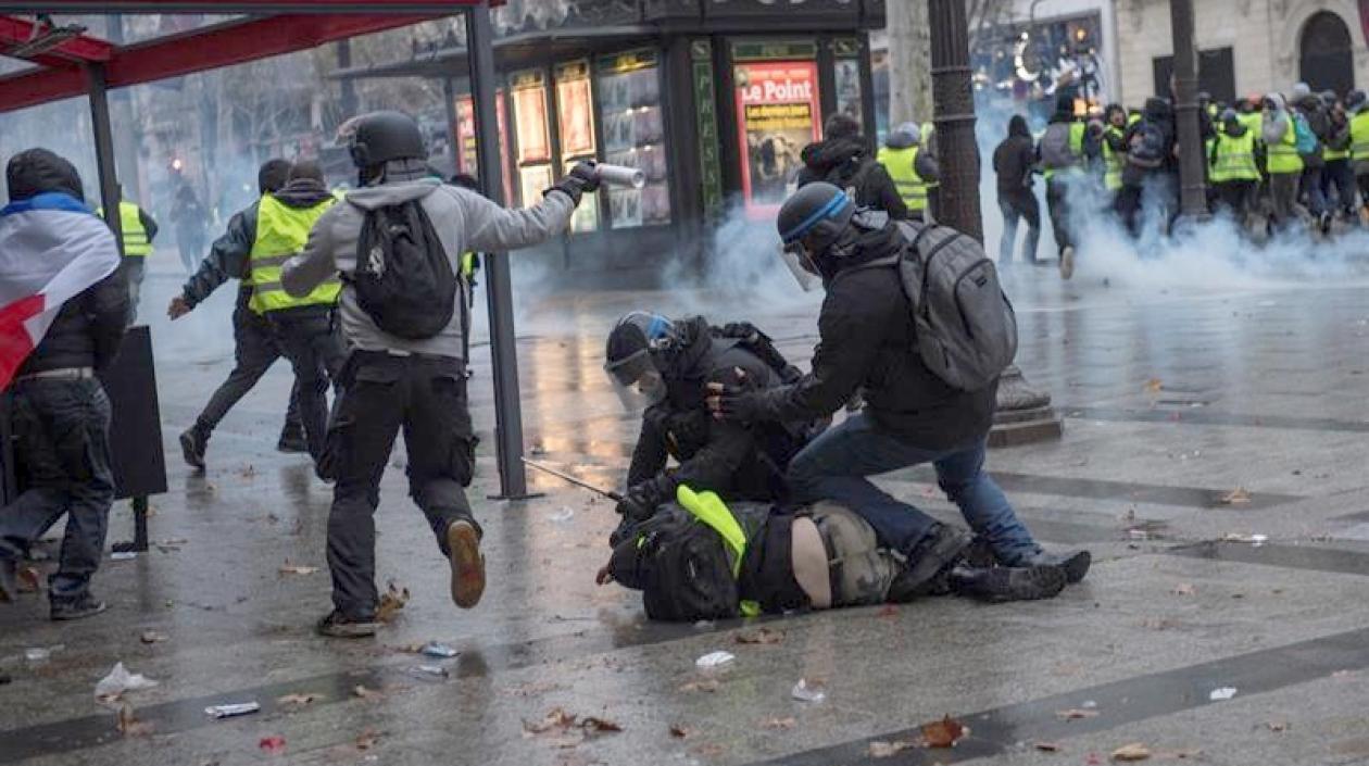  Las autoridades francesas desplegaron 89.000 policías y gendarmes para disolver las protestas.