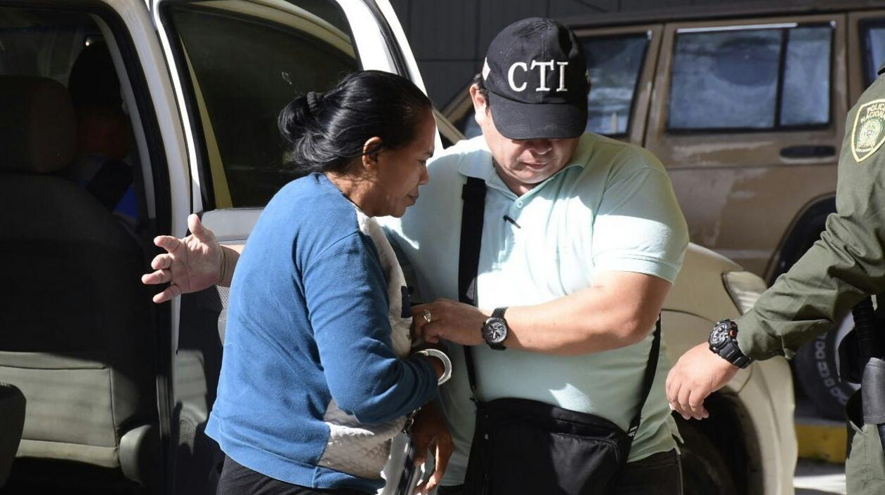Dalila Duarte llegando al Centro de Servicios Judiciales.