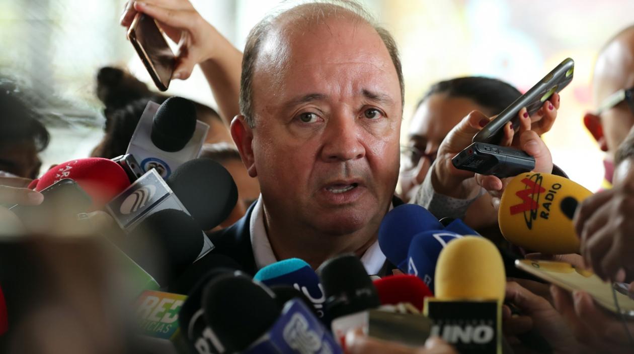  Ministro de defensa de Colombia, Luis Carlos Villegas