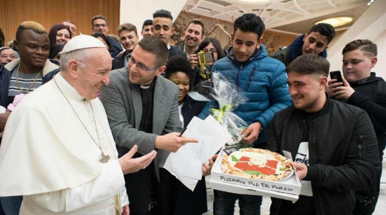 Papa Francisco recordó que las misas son gratis.