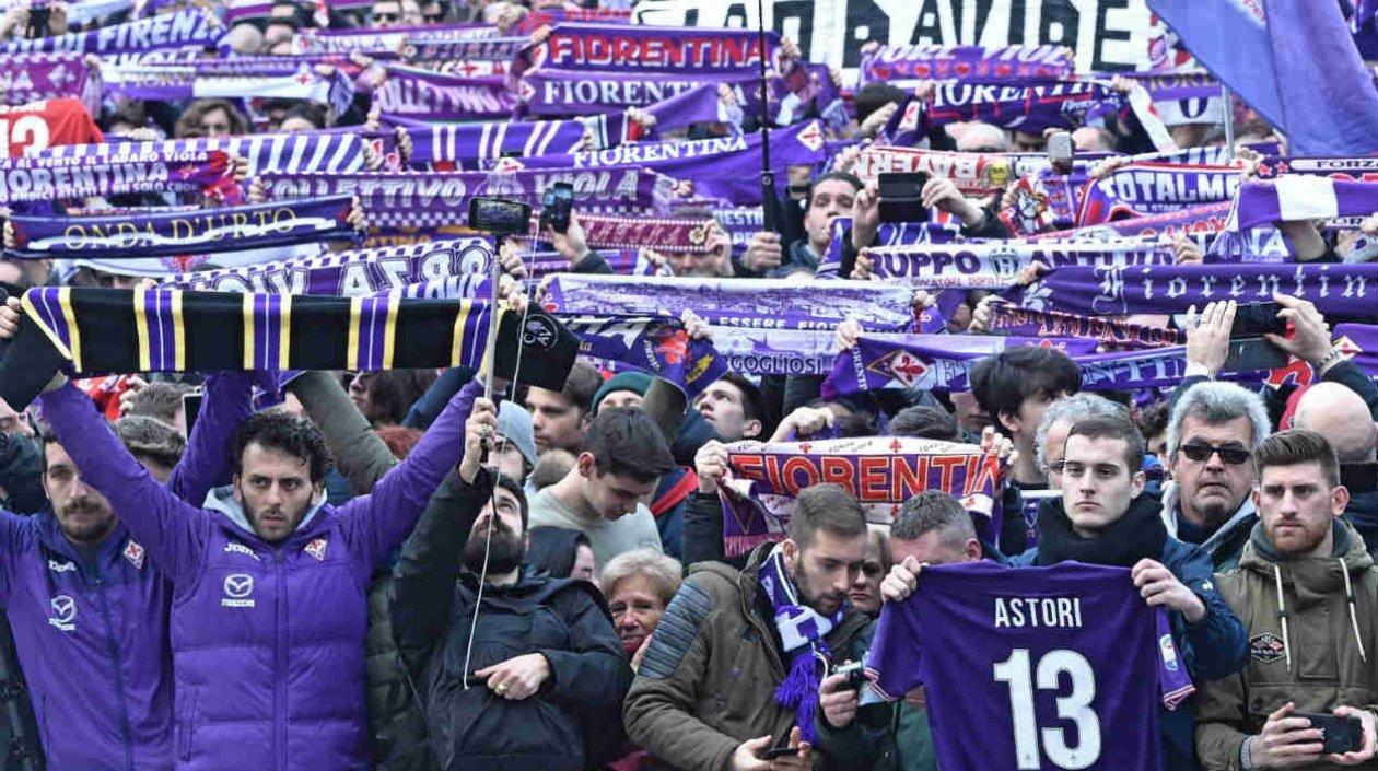 Hinchada de la Fiorentina despide a Davide Astori. 