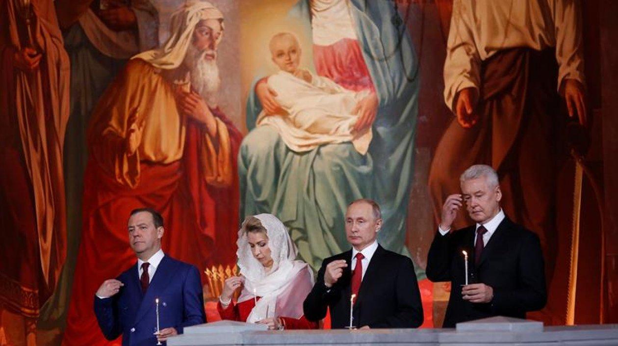 Vladimir Putin en un acto en una iglesia ortodoxa.