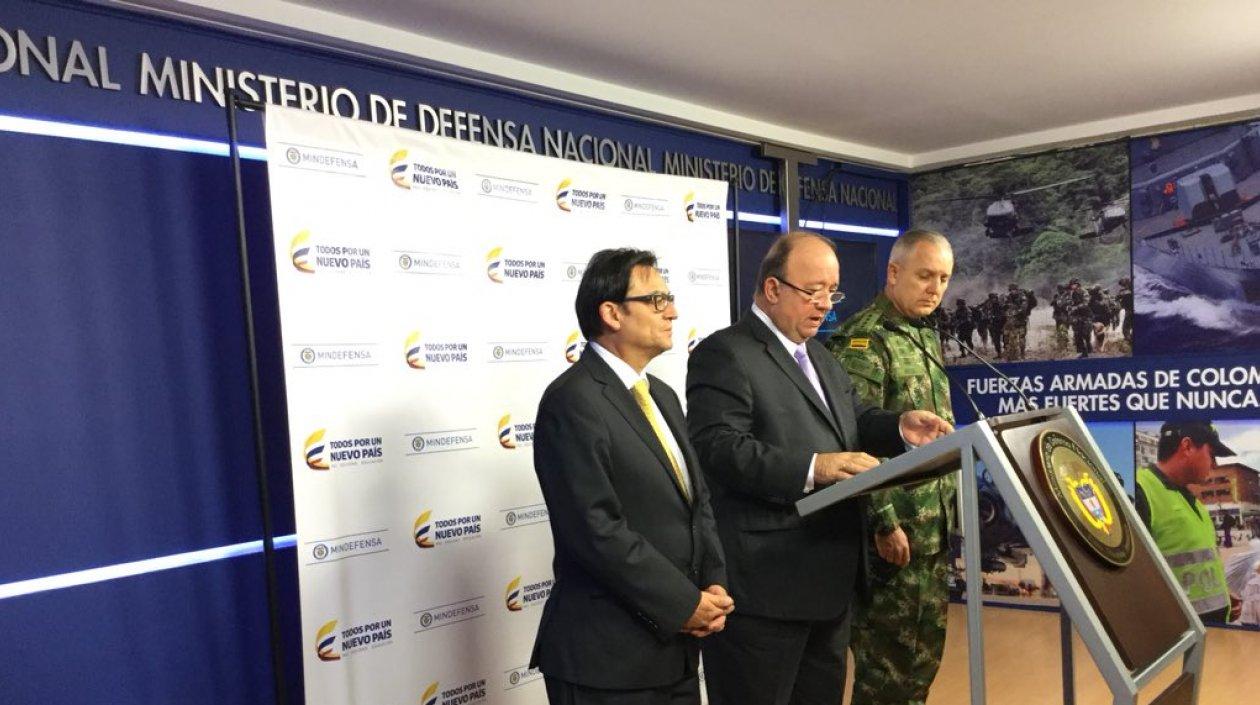 Ministro de Defensa, Luis Carlos Villegas, en rueda de prensa.