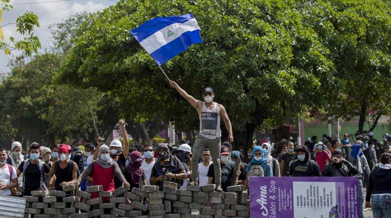  Las protestas en Nicaragua se mantienen pese a que el presidente Ortega anunció este mismo sábado su disposición al diálogo.