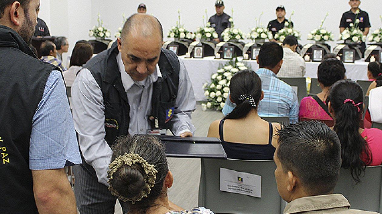 La Fiscalía más de 3.800 procesos de 'entrega digna' a los familiares de las personas desaparecidas".