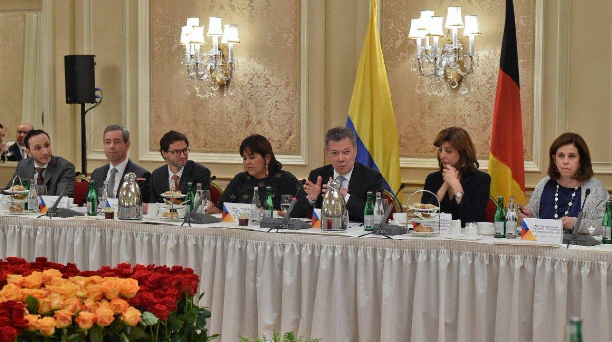 El Presidente Santos durante su encuentro con empresarios en Berlín.