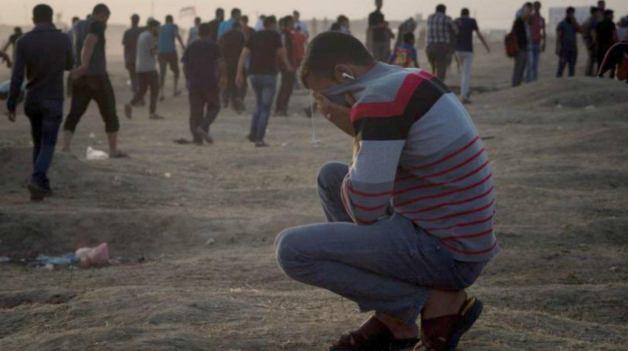 Palestinos lloran por sus muertos en Gaza.