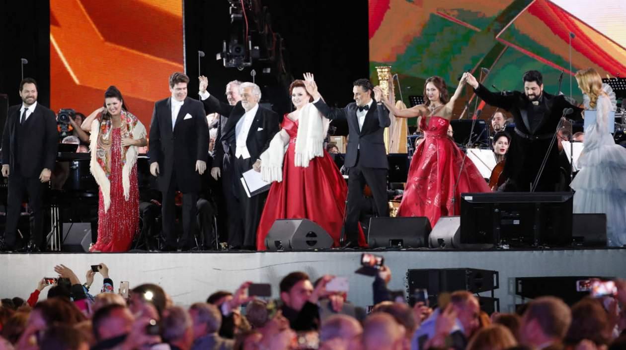 Placido Domingo acompañado de grandes figuras de la opera europea. 