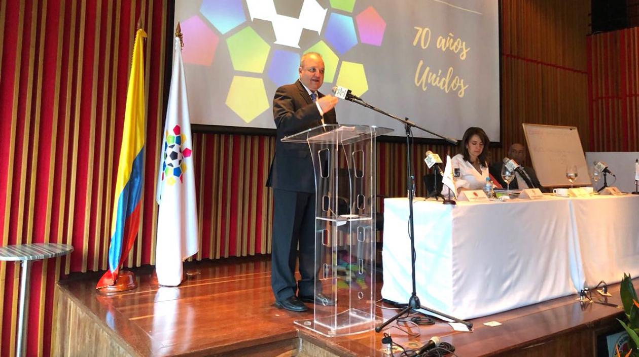Jorge Enrique Vélez, dirigiéndose a la asamblea extraordinaria de la Dimayor.