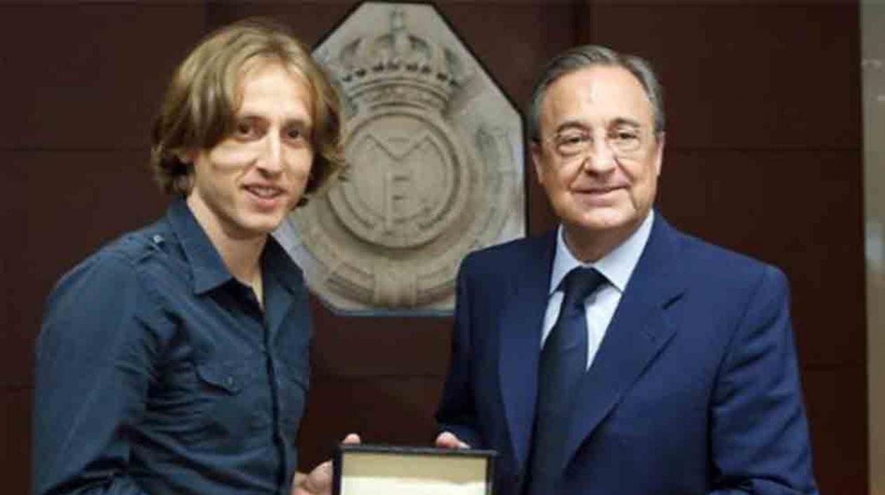 Luka Modric y Florentino Pérez. 