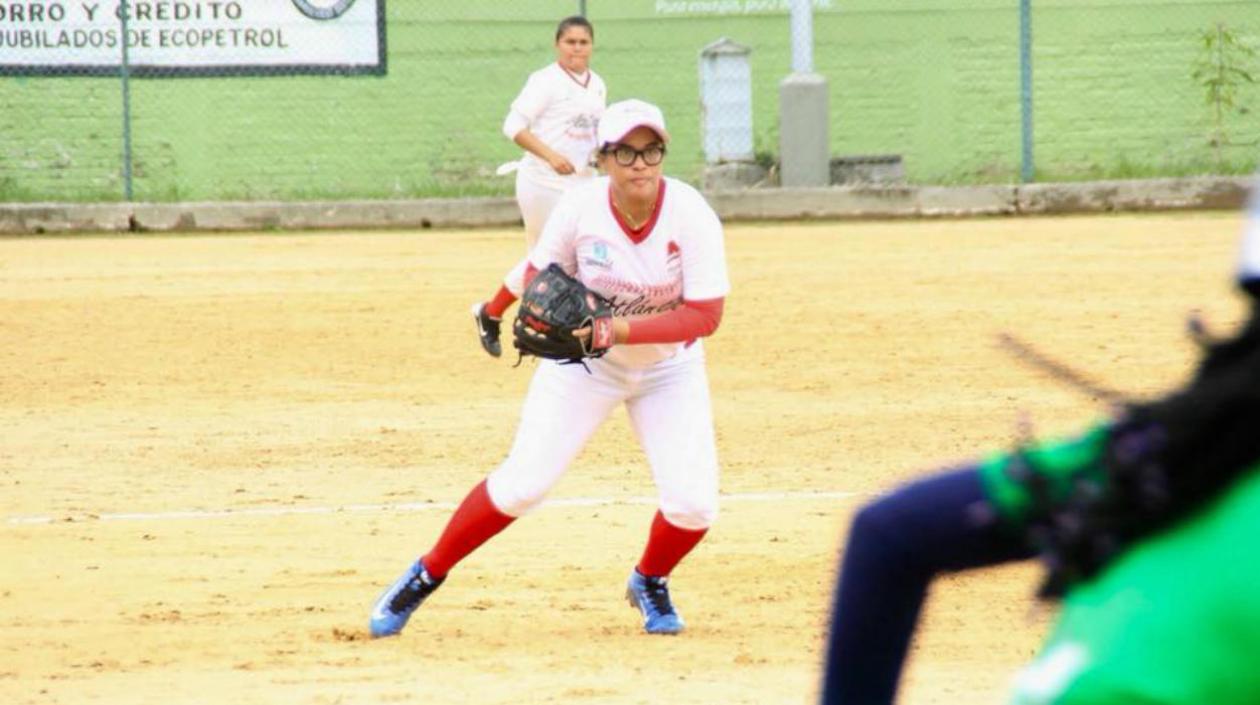 Wendy Mejía debió colgar la jabalina de momento, para dedicarse al softbol. 